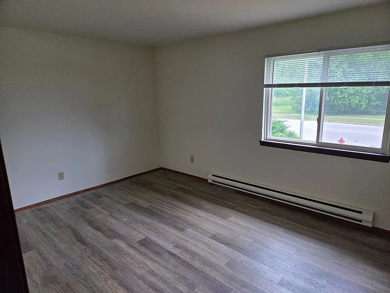 1385 Meadowcreek Dr — Photo 8