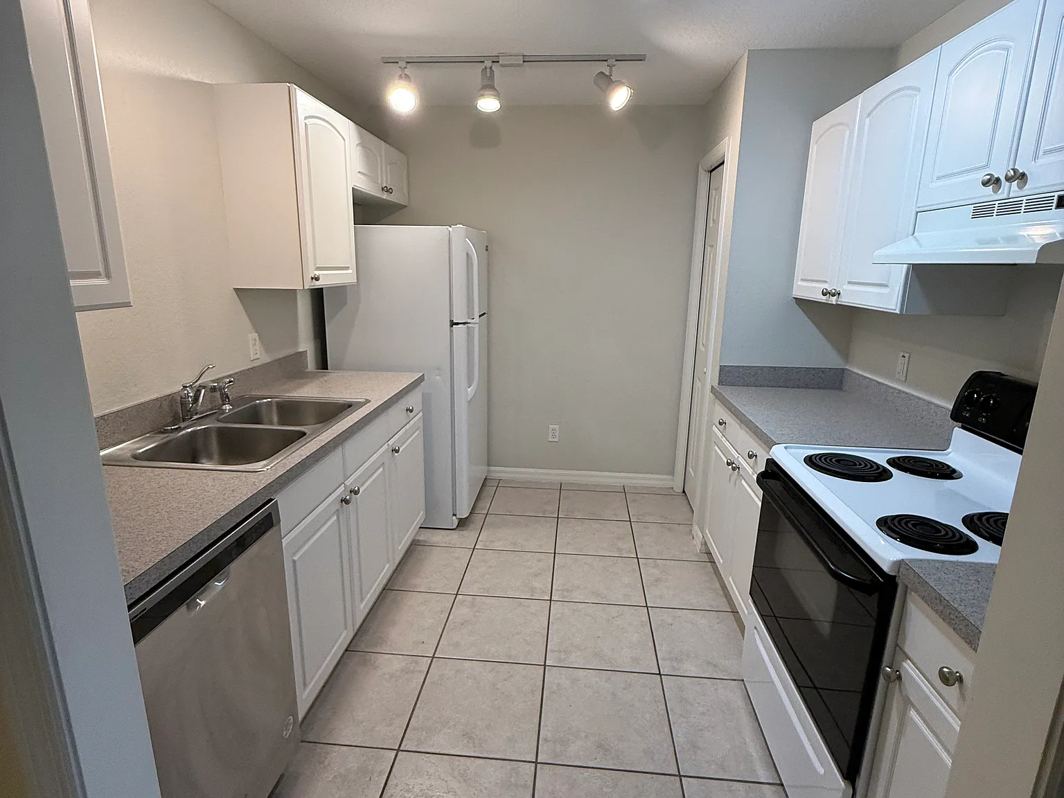 2915 India Palm Dr — Photo 2