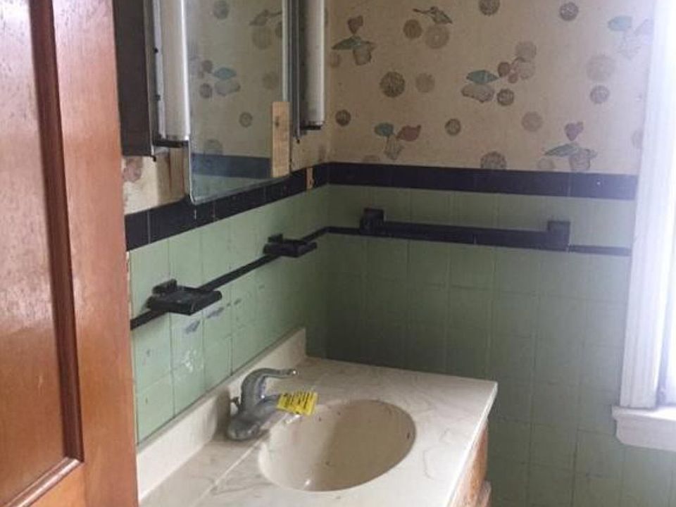 1st image of 21371 Fuller Ave