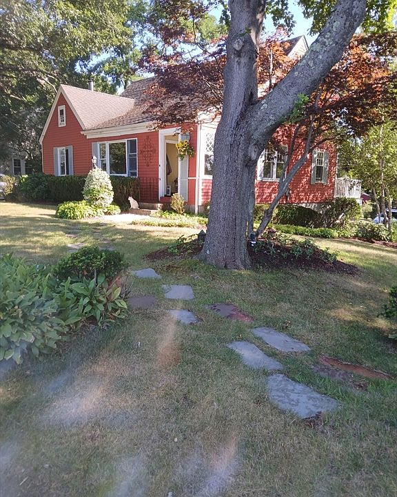 1st image of 207 Topsfield Rd