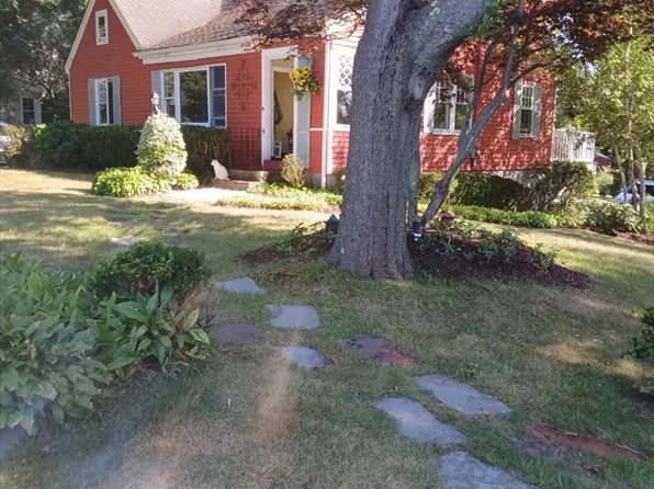 207 Topsfield Rd, Wenham, MA 01984