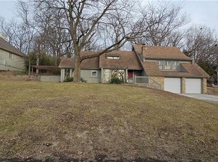 16015 Meadow Ln, Stilwell, KS 66085