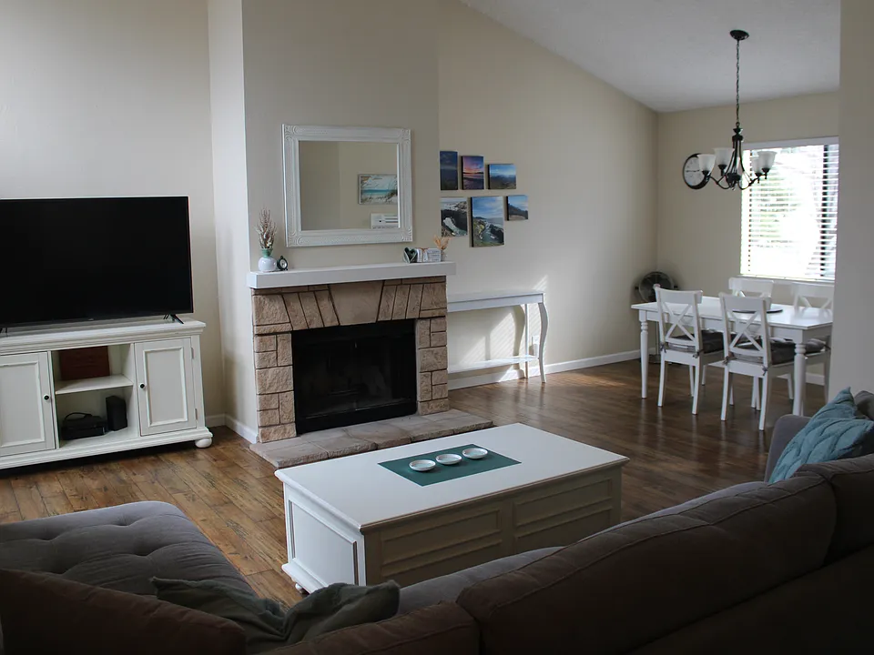 1216 Maywood Ln