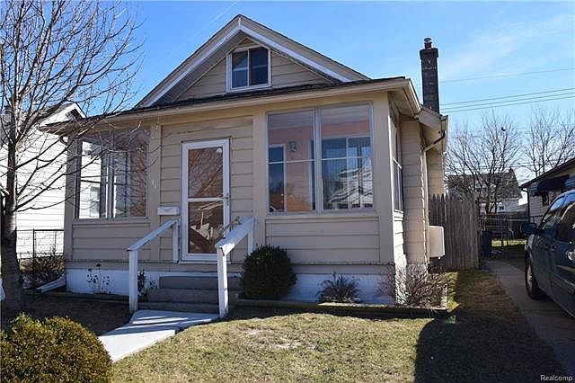 1st image of 44 E Harwood Ave