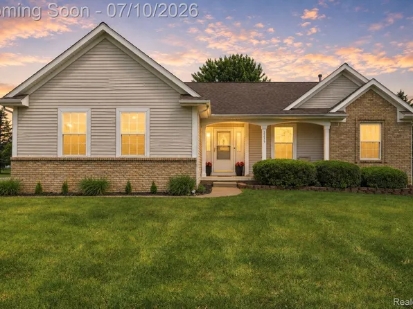 5275 E Maple Ave, Grand Blanc, MI 48439