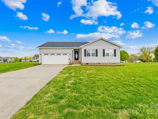 103 Chambwood Ln, Boiling Springs, NC 28152