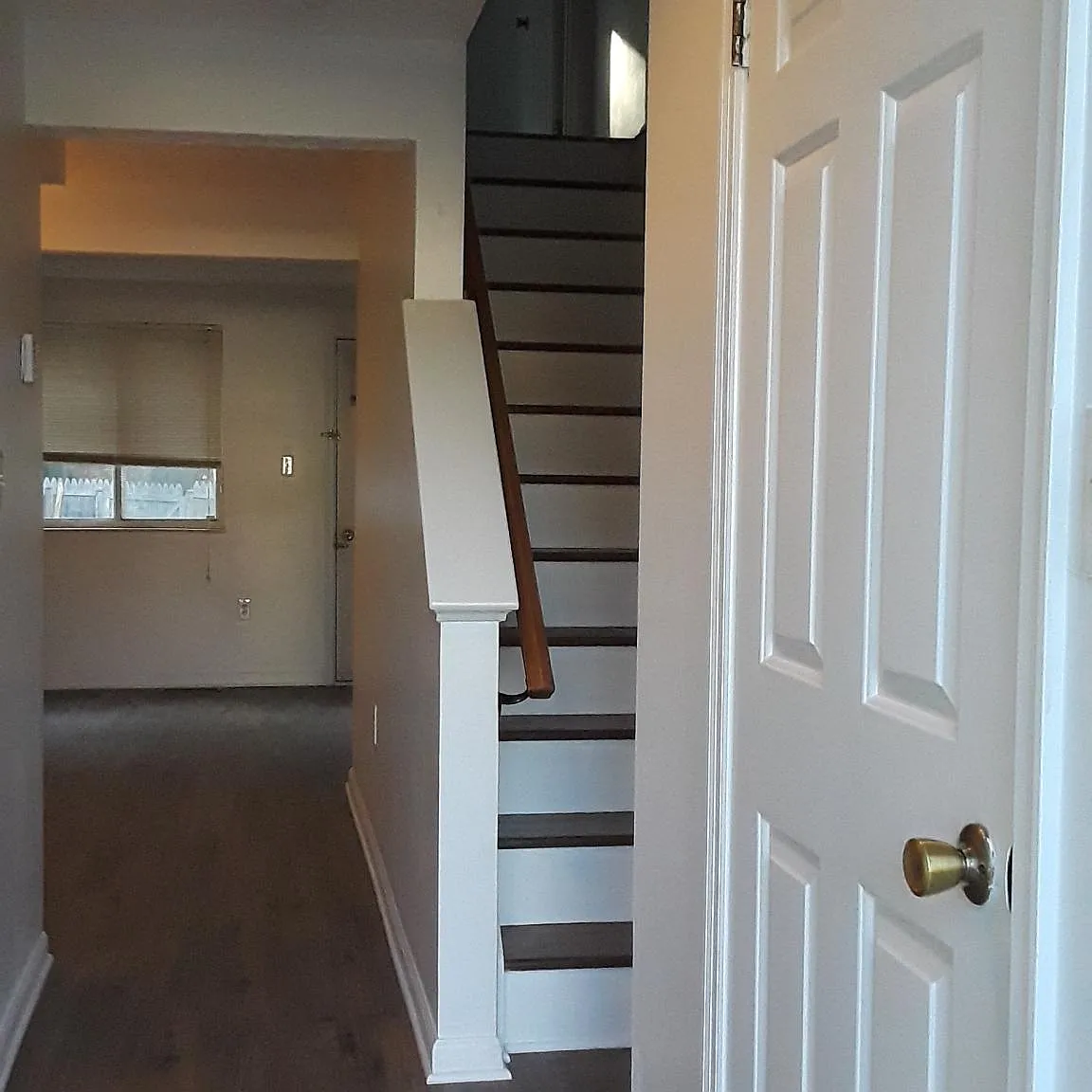 3 bed, 930 sqft, $2,560 — Photo 2