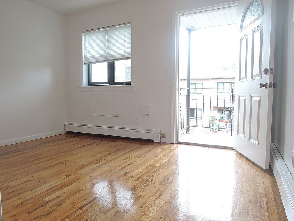1st image of 3525 32nd St APT 3R