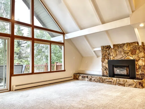 22454 Hilltop Cir, Chugiak, AK 99567