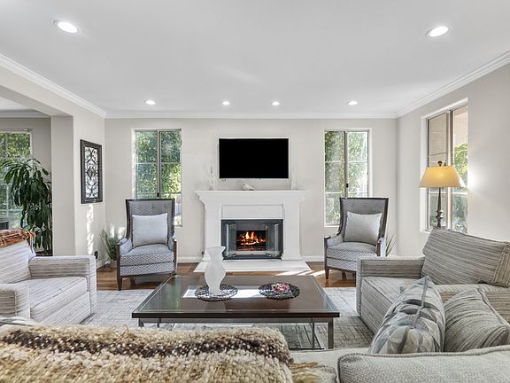5th image of 10439 Moorpark St #2