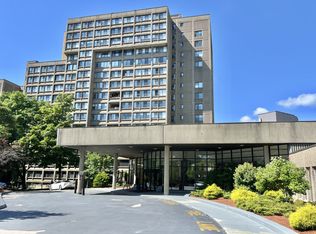 250 Hammond Pond Pkwy APT 310S, Newton, MA 02467