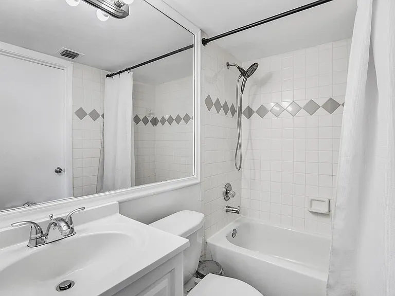 126 SW 17th Rd #601 — Photo 3