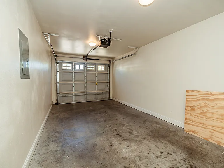 748 Majestic Dr — Photo 24