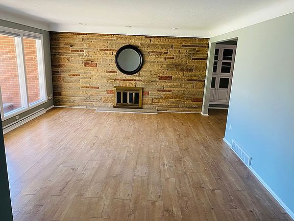 4th image of 21110 Seabury Ave