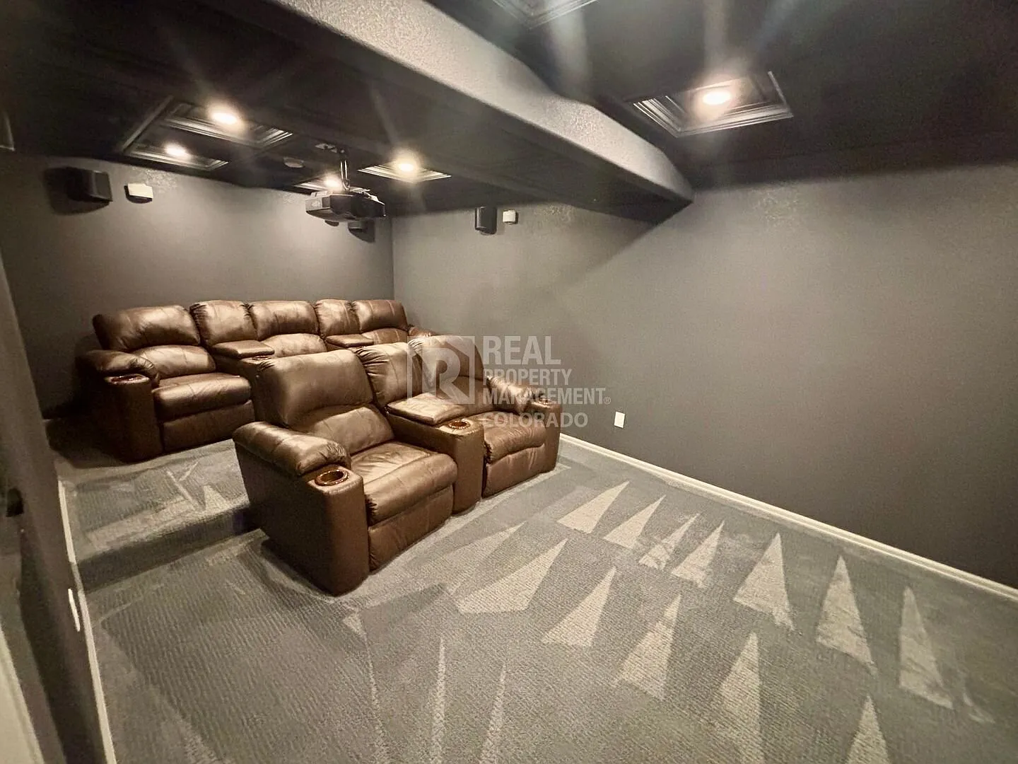 Spacious Corner-Lot Home with RV Garage & Fully Furnished Movie Theater — Photo 4