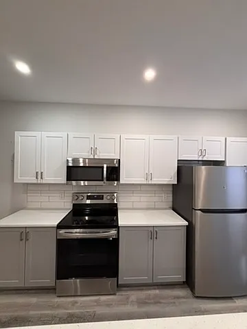 3 bed, 1.5 bath, 1200 sqft, $2,400 — Photo 3