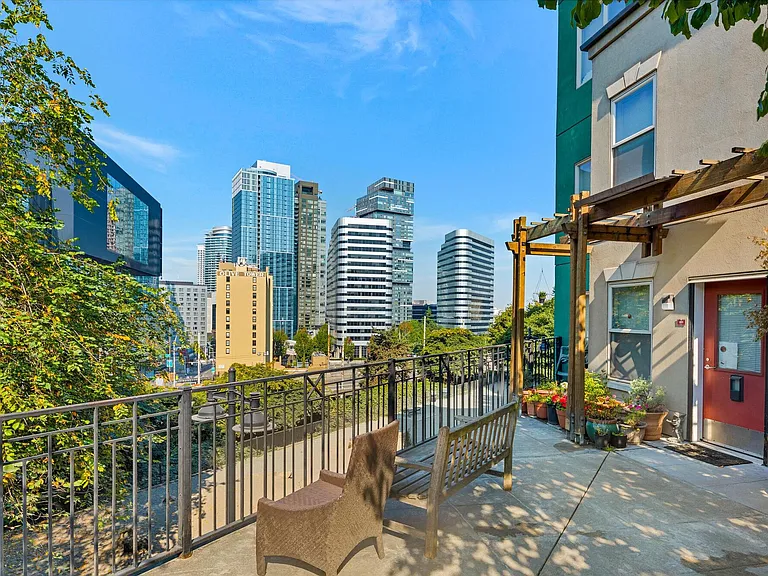 Villa Apartments — Photo 9
