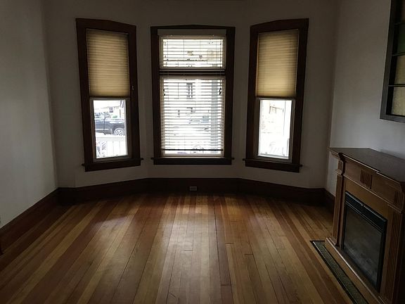 3rd image of 3918 N Seeley Ave #1