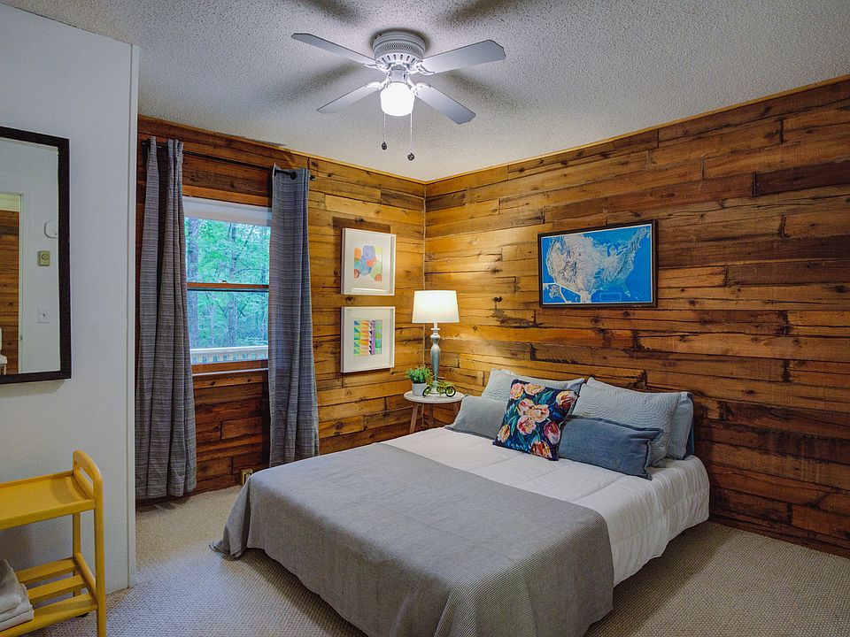 Comfortable queen, with W/D