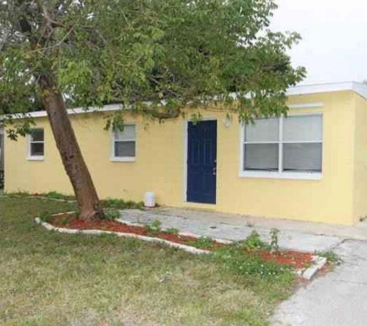 1st image of 894 Poinsettia Dr