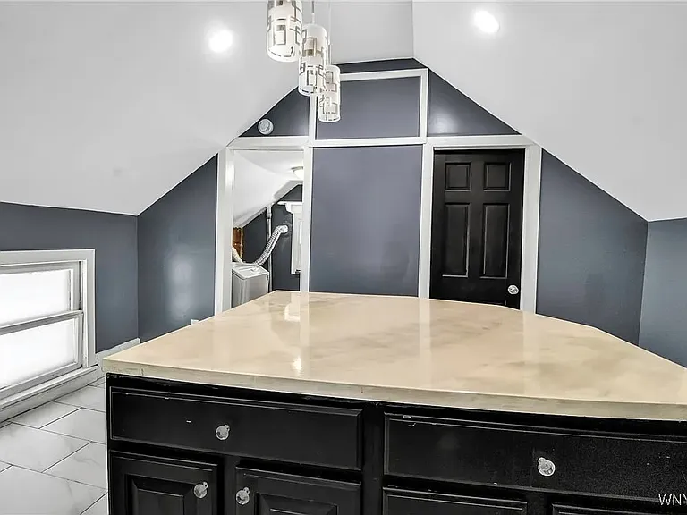 199 Amber St #2 — Photo 4