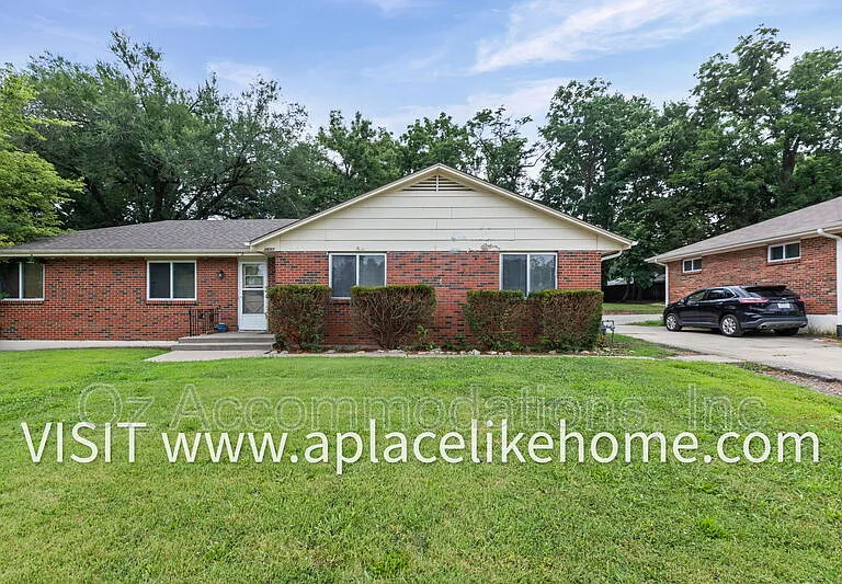 3607 W 47th St — Photo 2