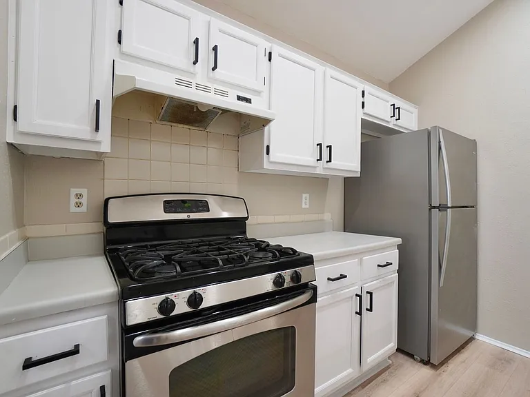 508 Greenlawn Blvd — Photo 12
