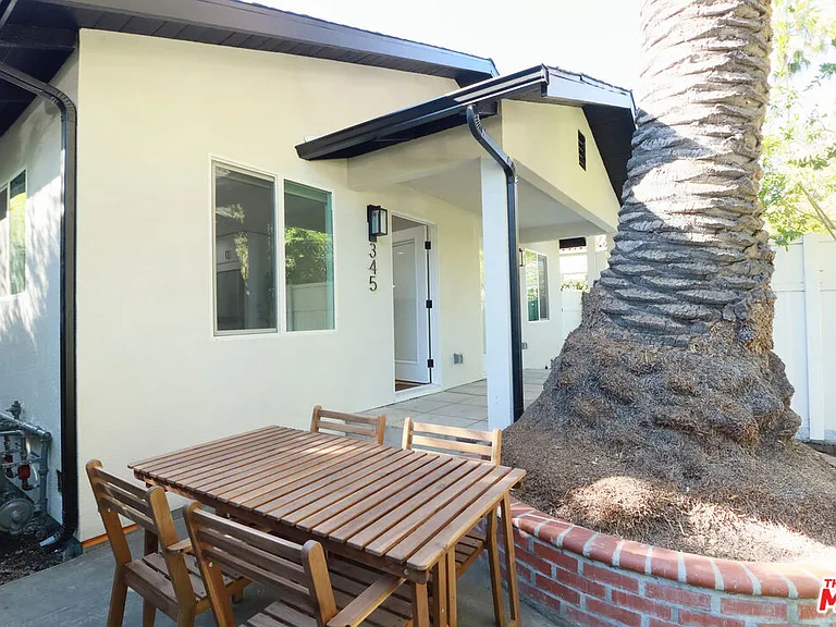 345 Huntley Dr — Photo 1