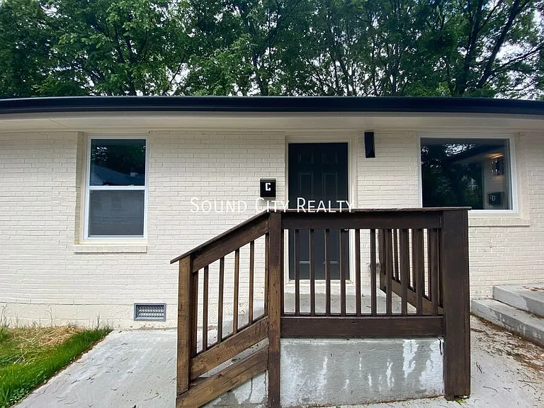 1905 Hermosa St #C — Photo 2