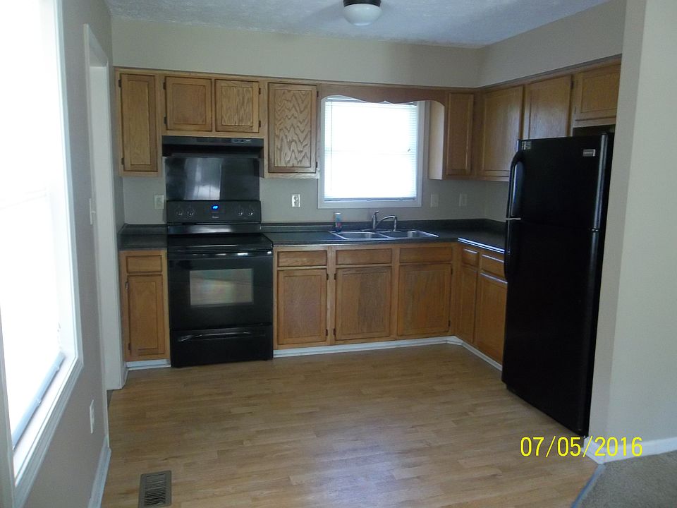 1st image of 152 York Ave
