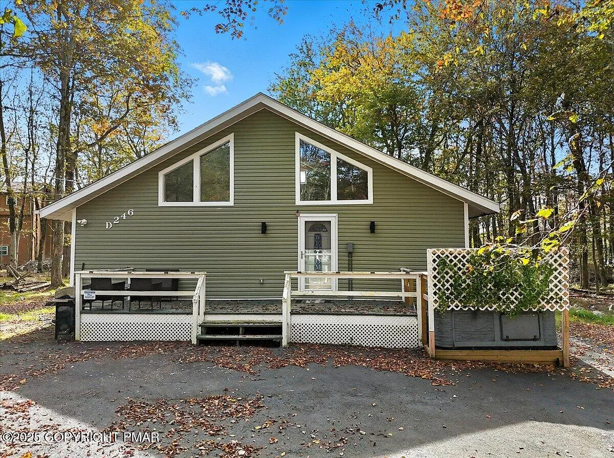3223 Carobeth Dr photo 1