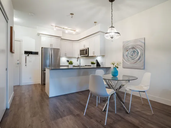 2436 Kelly Ave #405, Pt Coquitlam, BC V3C 0G9