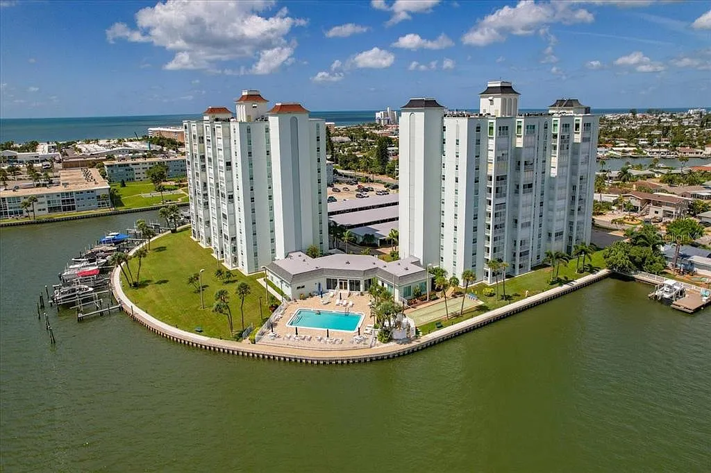 1 bed, 1.5 bath, 843 sqft, $2,395 — Photo 1