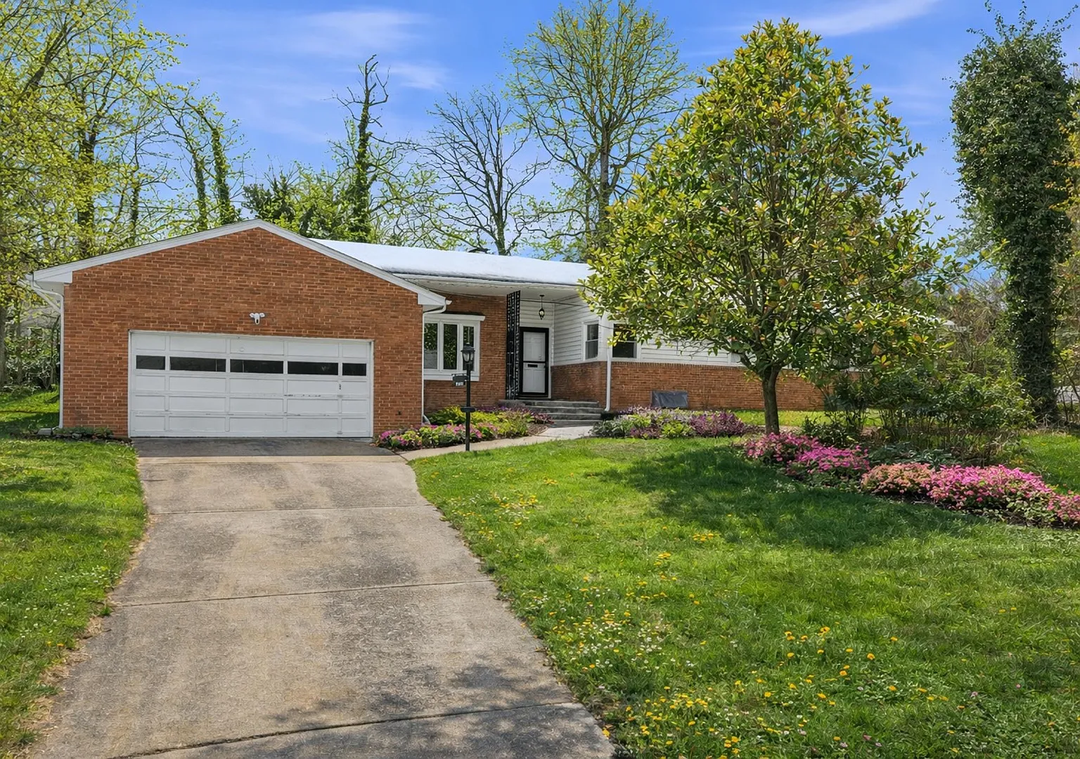 7211 Martins Ct — Photo 1