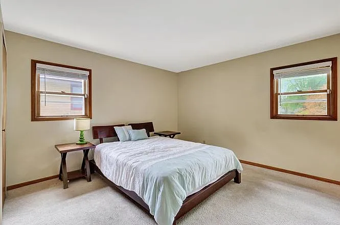 1703 E Fairlawn Dr — Photo 12