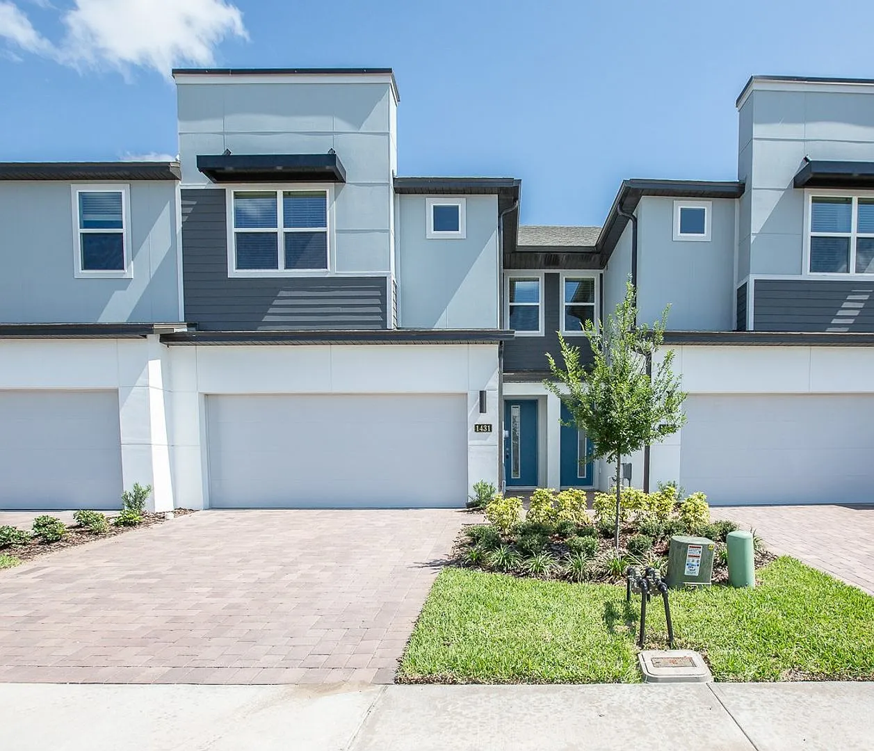3 BR / 2.5 BA Townhouse In Hawks Crest — Photo 1