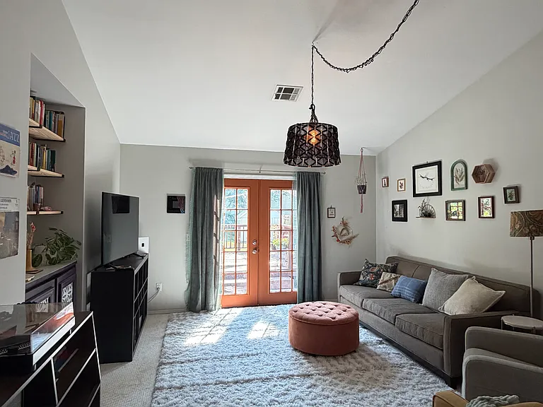1219 S Richmond Ave — Photo 3