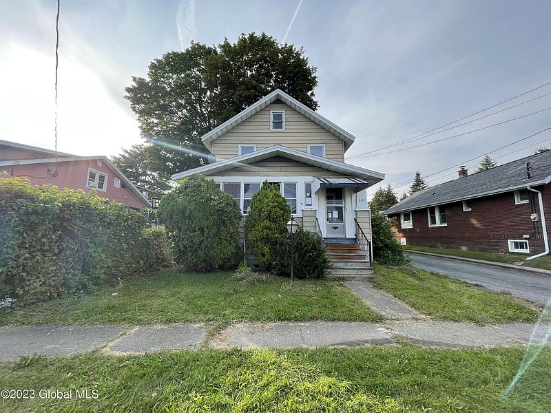 3rd image of 605 8th Avenue