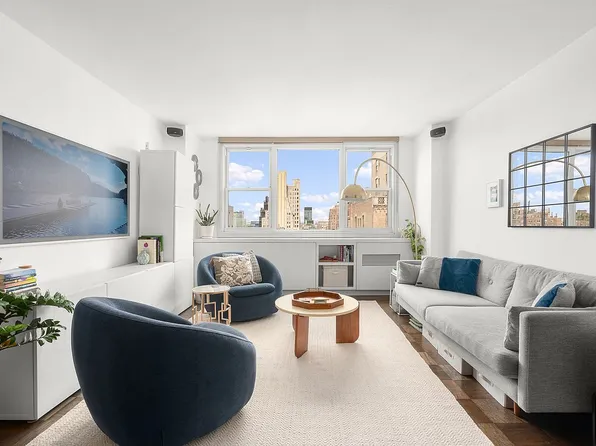 77 7th Ave APT 17H, Manhattan, NY 10011