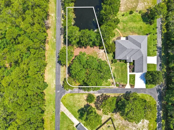 1817 E Smugglers Cove Dr, Gulf Breeze, FL 32563