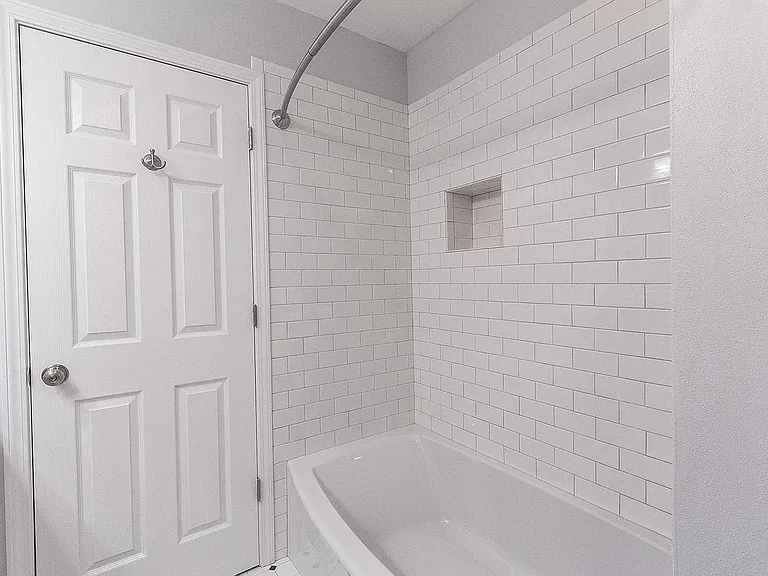 3000 Golden Rd #7 — Photo 20