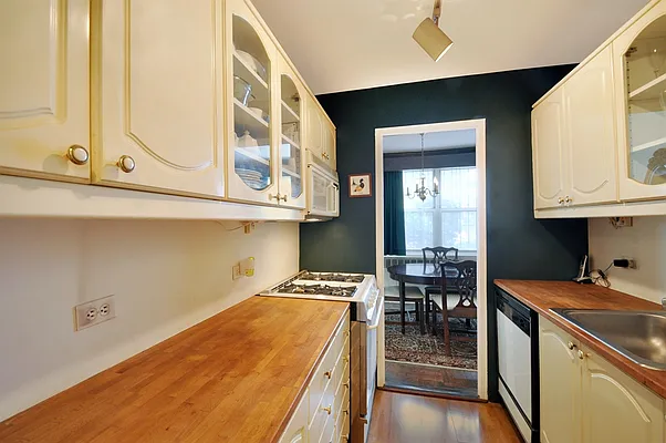 Sold by Corcoran | media 14