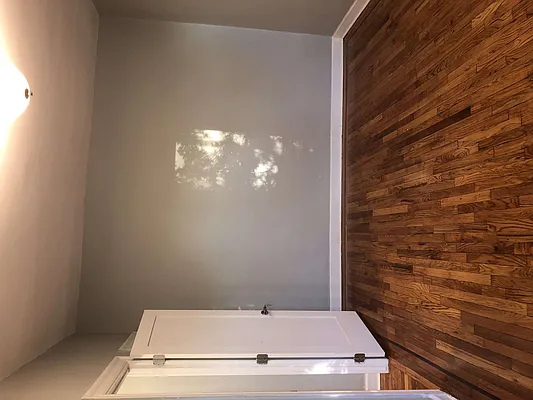 Rented by Realty 2000 Associates Ltd | media 18