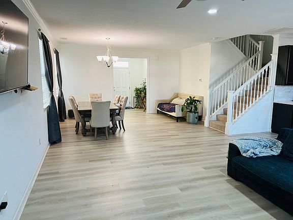 2nd image of 1709 Jerningham Ln
