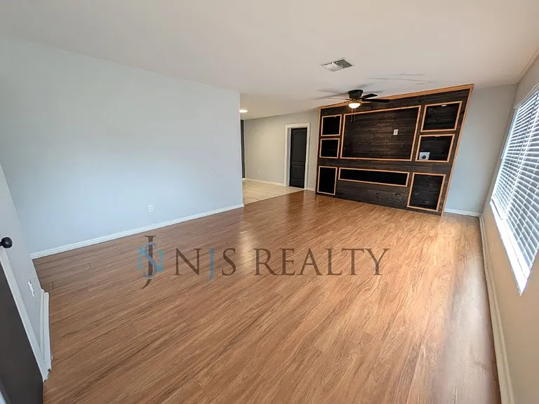 1342 Belleair Rd — Photo 5