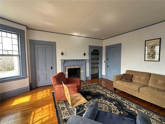 5th image of 342 Broadway St