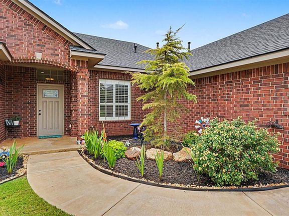 4th image of 808 Sheryl Ln