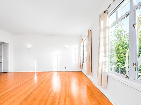 5th image of 3825 Scott St APT 203