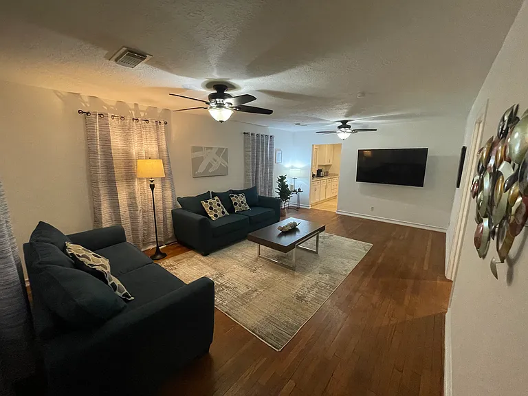 5912 Petty St — Photo 2