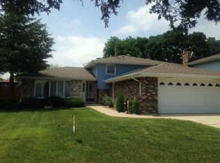 10712 Meadow Ln, Palos Hills, IL 60465